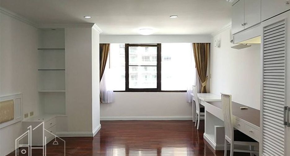 For rent 3 bedrooms condo in Khlong Toei, Bangkok