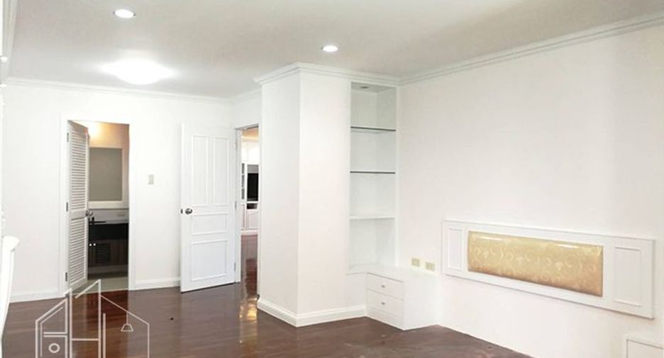 For rent 3 bedrooms condo in Khlong Toei, Bangkok