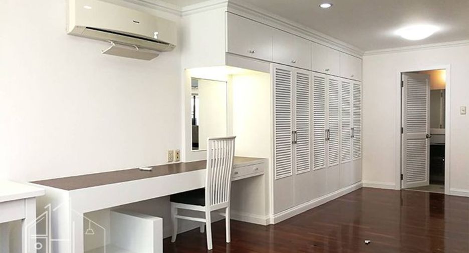 For rent 3 bedrooms condo in Khlong Toei, Bangkok