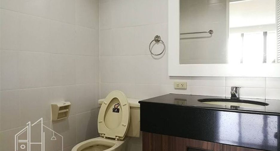 For rent 3 bedrooms condo in Khlong Toei, Bangkok
