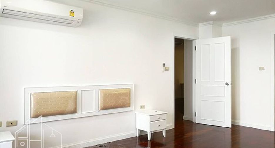 For rent 3 bedrooms condo in Khlong Toei, Bangkok