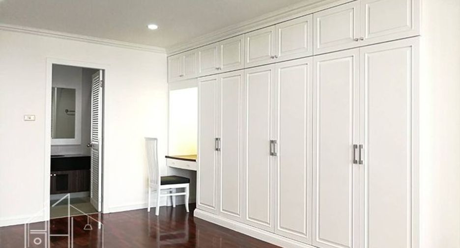 For rent 3 bedrooms condo in Khlong Toei, Bangkok