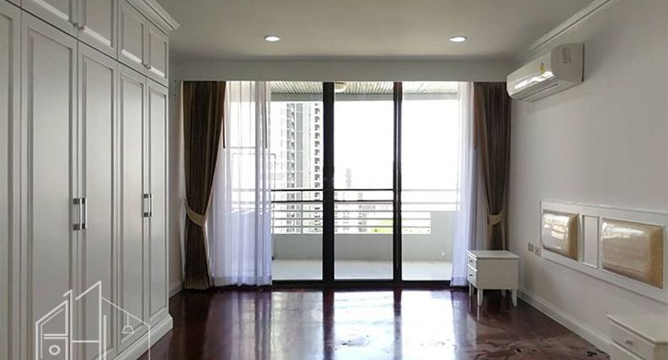 For rent 3 bedrooms condo in Khlong Toei, Bangkok