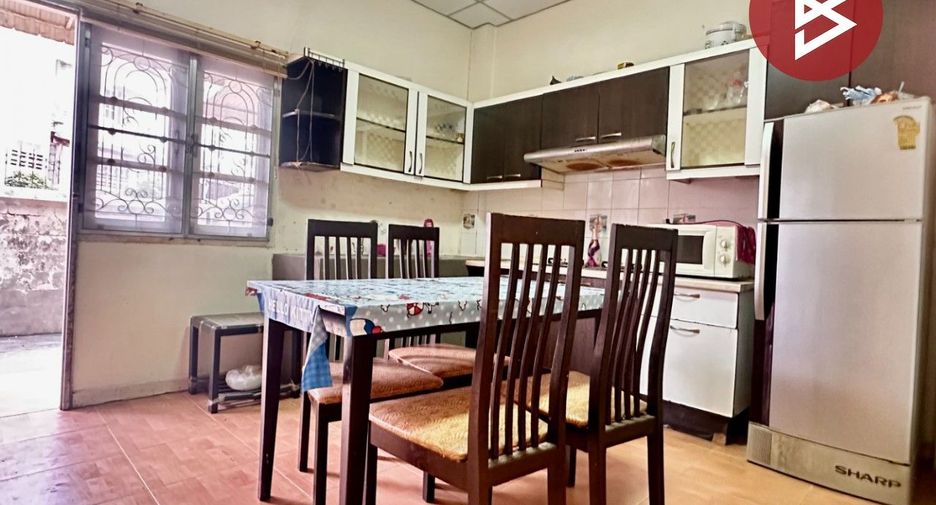 For sale 4 bedrooms townhouse in Mueang Samut Prakan, Samut Prakan