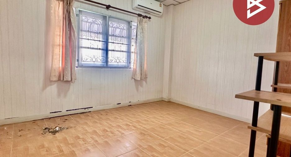 For sale 4 bedrooms townhouse in Mueang Samut Prakan, Samut Prakan