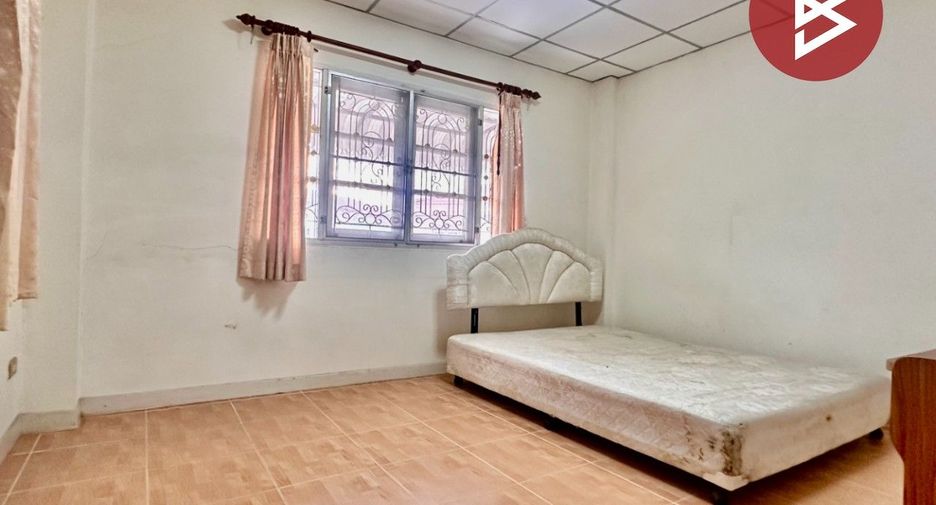 For sale 4 bedrooms townhouse in Mueang Samut Prakan, Samut Prakan