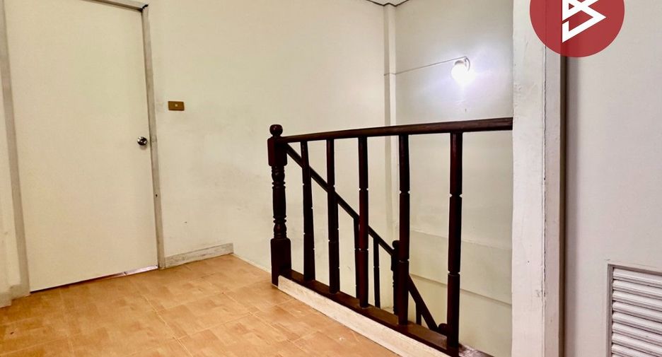 For sale 4 bedrooms townhouse in Mueang Samut Prakan, Samut Prakan