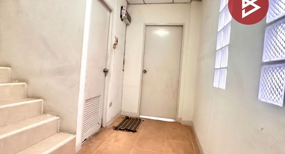 For sale 4 bedrooms townhouse in Mueang Samut Prakan, Samut Prakan