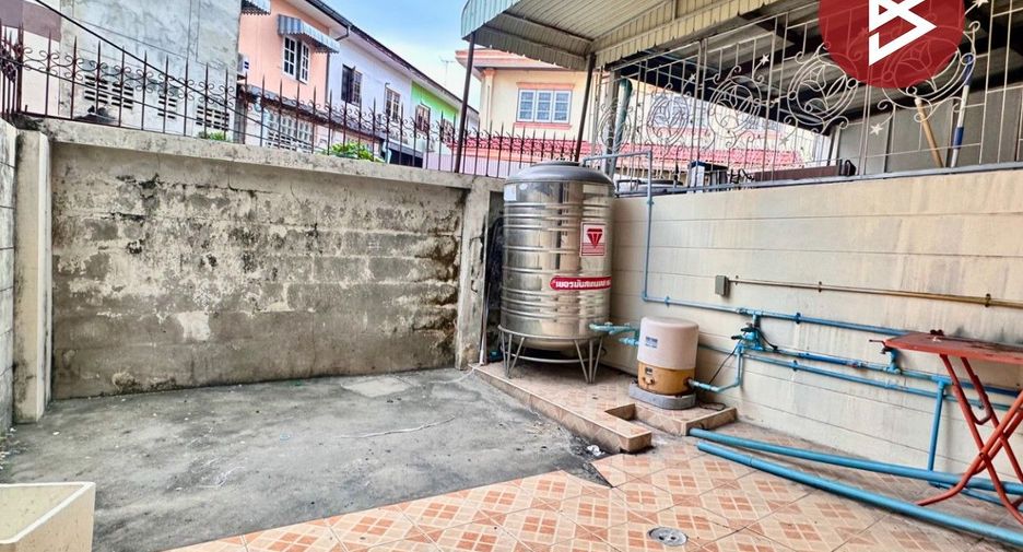 For sale 4 bedrooms townhouse in Mueang Samut Prakan, Samut Prakan