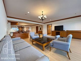 For rent 4 bedrooms condo in Watthana, Bangkok