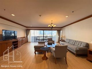 For rent 4 bedrooms condo in Watthana, Bangkok