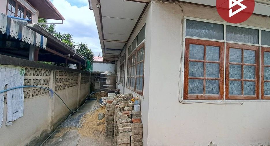 For sale 4 bedrooms house in Mueang Nonthaburi, Nonthaburi