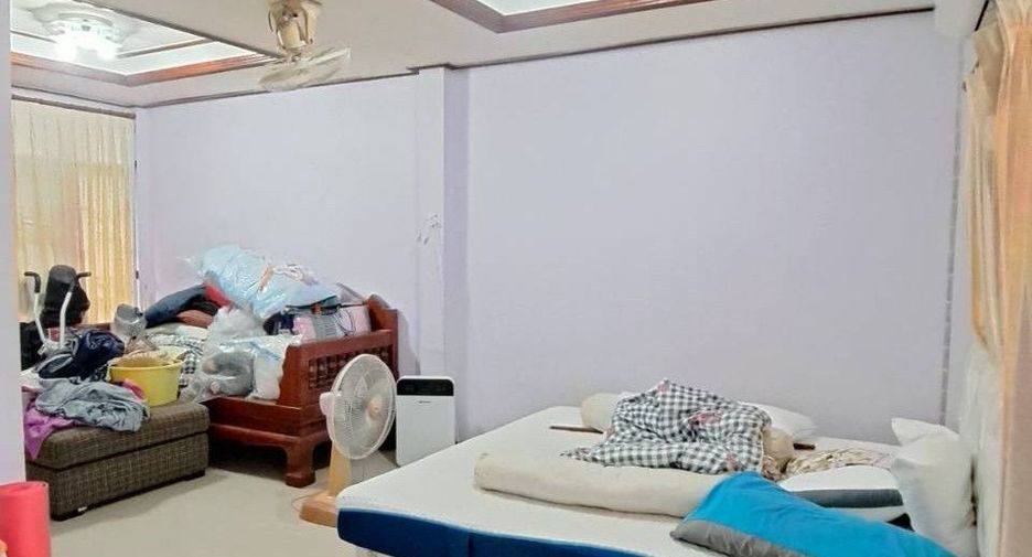 For sale 4 bedrooms house in Mueang Nonthaburi, Nonthaburi