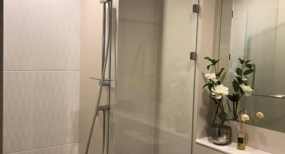 For rent 2 bedrooms condo in Bang Rak, Bangkok