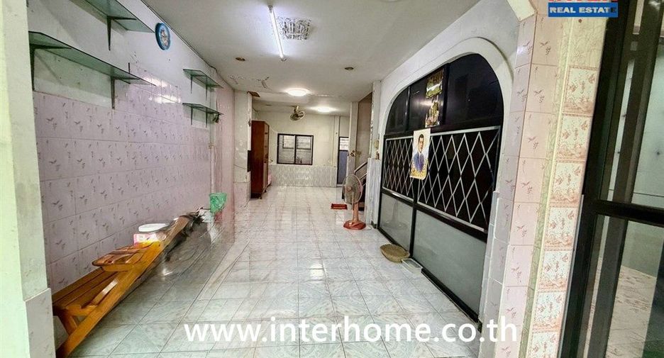 À vendre 4 chambres maison de ville à Sai Mai, Bangkok