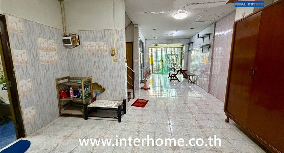 À vendre 4 chambres maison de ville à Sai Mai, Bangkok
