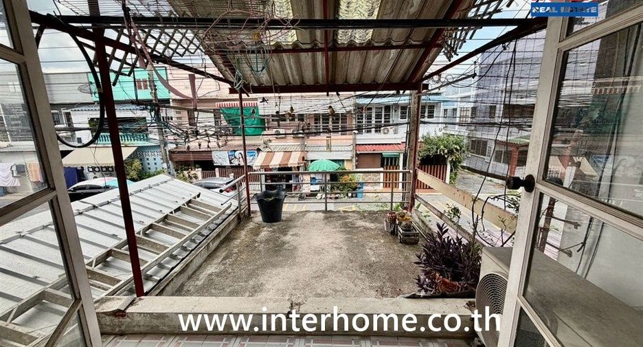 À vendre 4 chambres maison de ville à Sai Mai, Bangkok