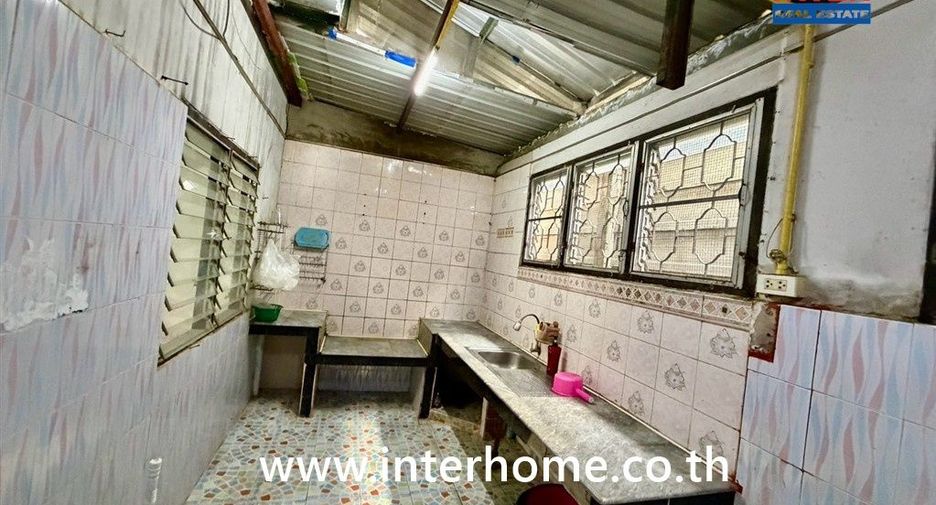 À vendre 4 chambres maison de ville à Sai Mai, Bangkok