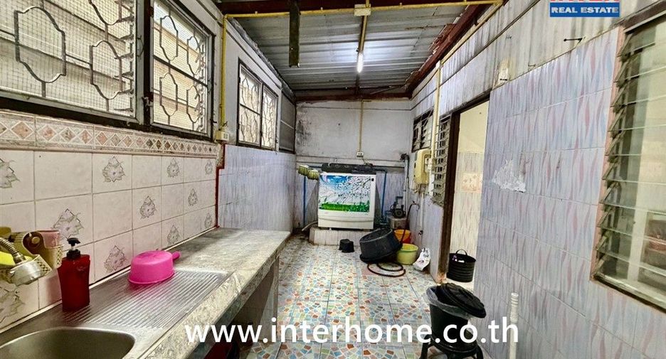 À vendre 4 chambres maison de ville à Sai Mai, Bangkok