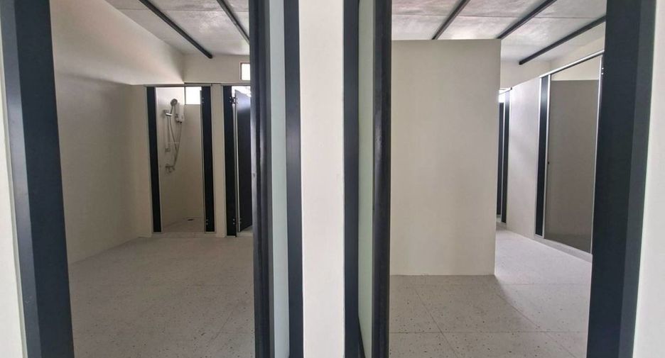 For rent retail Space in Watthana, Bangkok