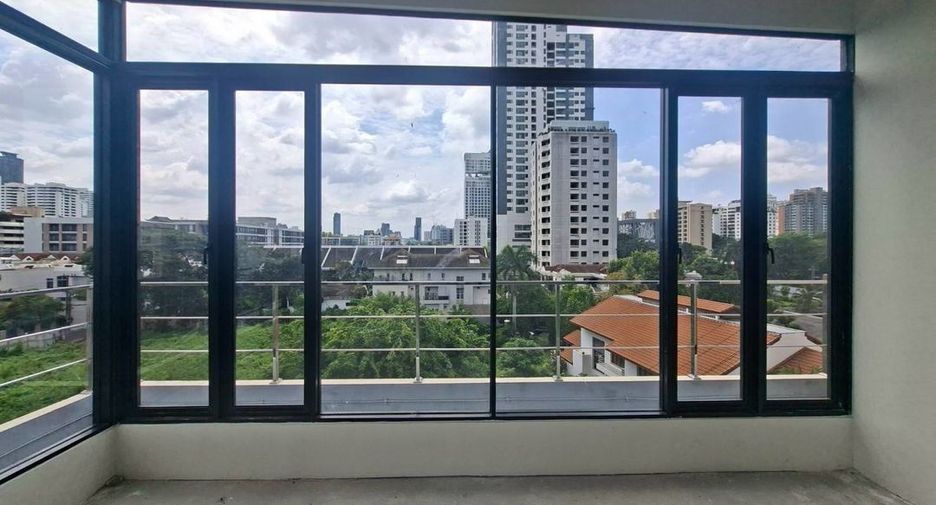 For rent retail Space in Watthana, Bangkok