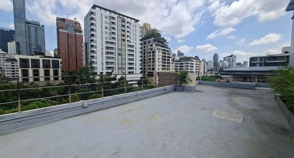 For rent retail Space in Watthana, Bangkok