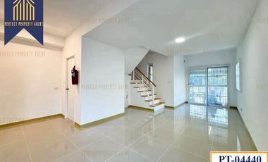 For sale 3 ベッドルーム townhouse in Bang Bo, Samut Prakan