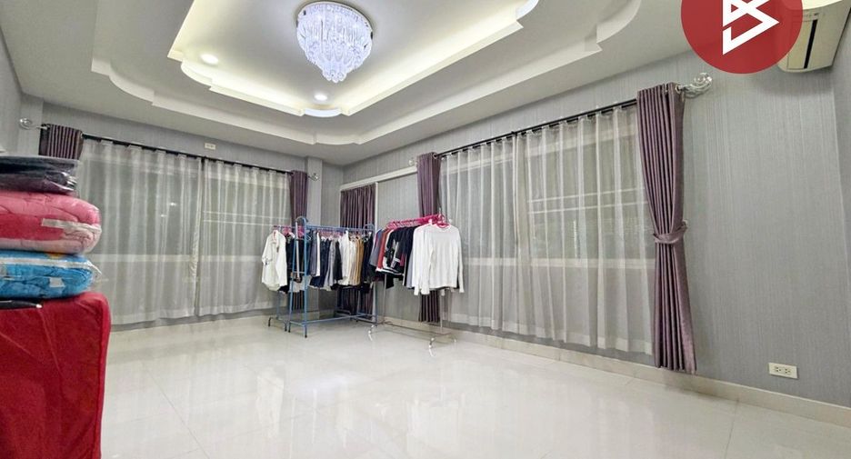 For sale 4 bedrooms house in Mueang Lop Buri, Lopburi