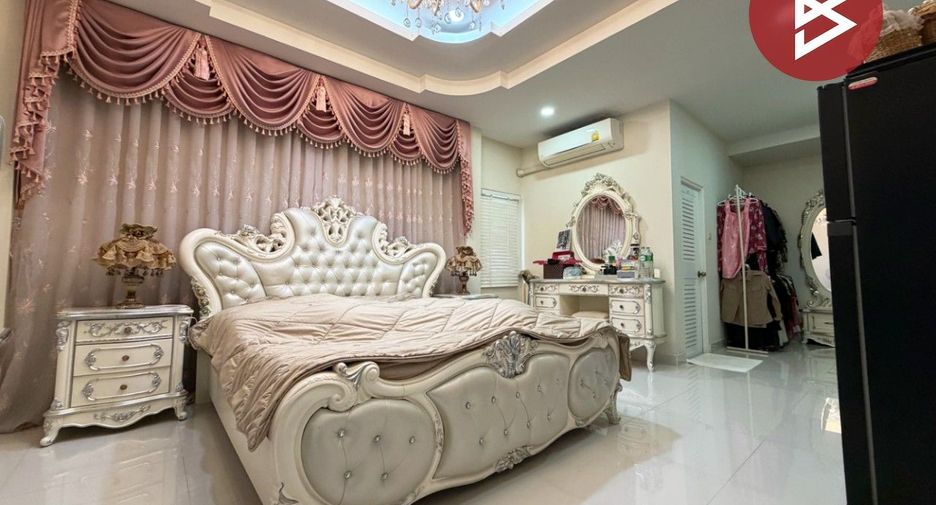 For sale 4 bedrooms house in Mueang Lop Buri, Lopburi