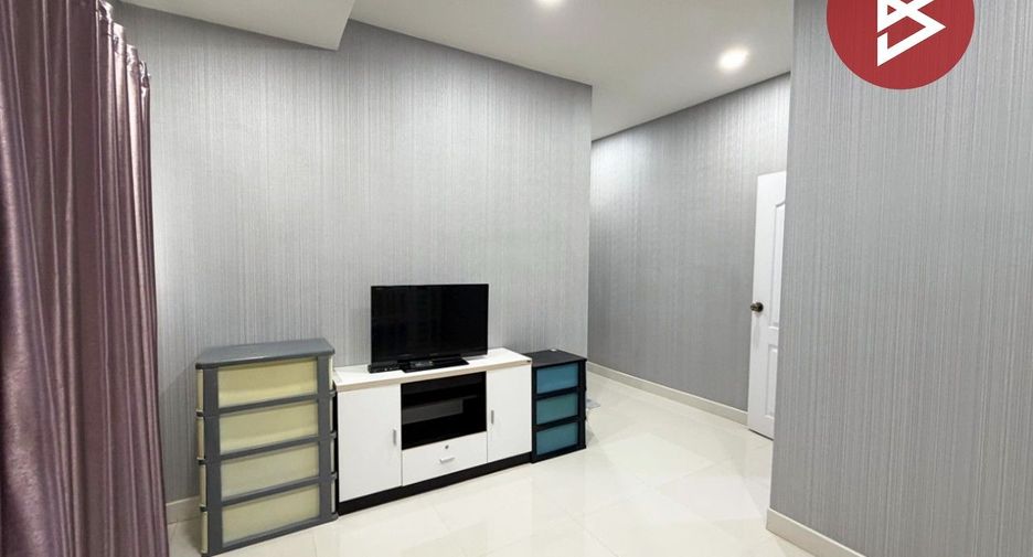 For sale 4 bedrooms house in Mueang Lop Buri, Lopburi