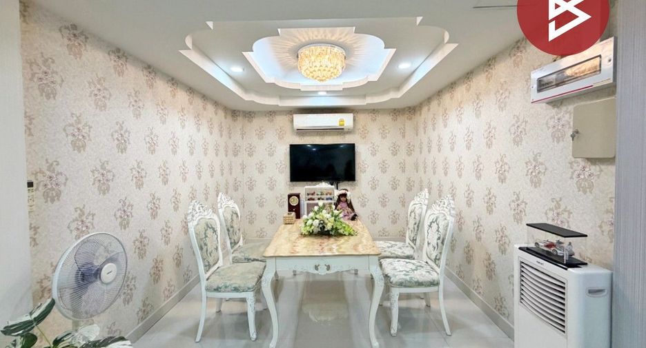 For sale 4 bedrooms house in Mueang Lop Buri, Lopburi