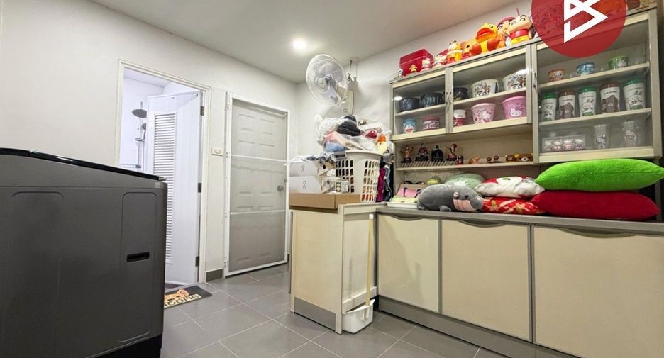 For sale 4 bedrooms house in Mueang Lop Buri, Lopburi