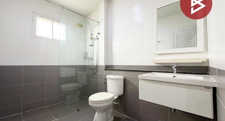 For sale 4 bedrooms house in Mueang Lop Buri, Lopburi
