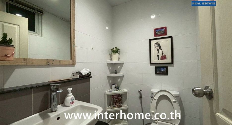 For sale 3 bedrooms townhouse in Mueang Pathum Thani, Pathum Thani