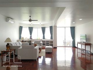 For rent 3 bedrooms condo in Khlong Toei, Bangkok
