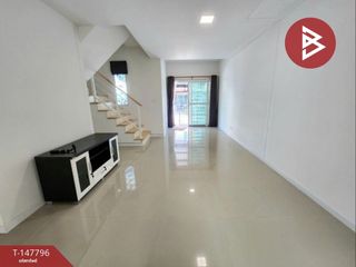 Casa adosada en venta de 3 habitaciones en Bang Bo, Samut Prakan