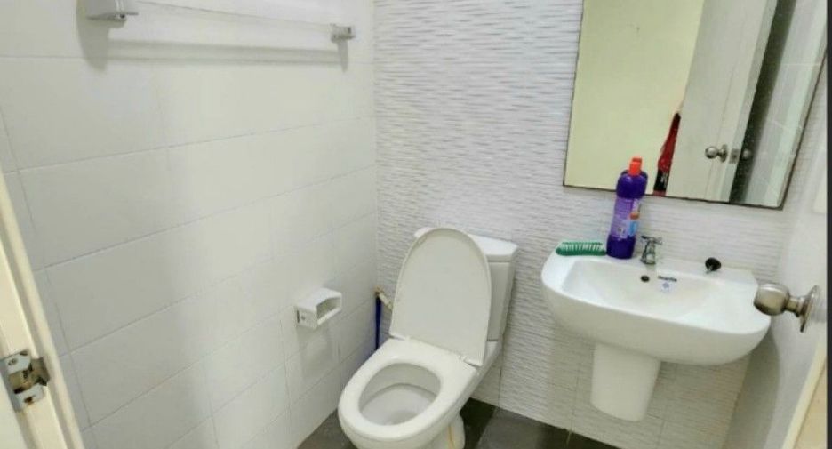 Casa adosada en venta de 3 habitaciones en Bang Bo, Samut Prakan