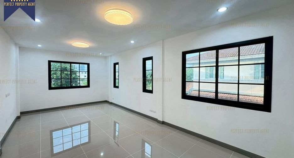 For sale 3 ベッドルーム house in Bang Phli, Samut Prakan