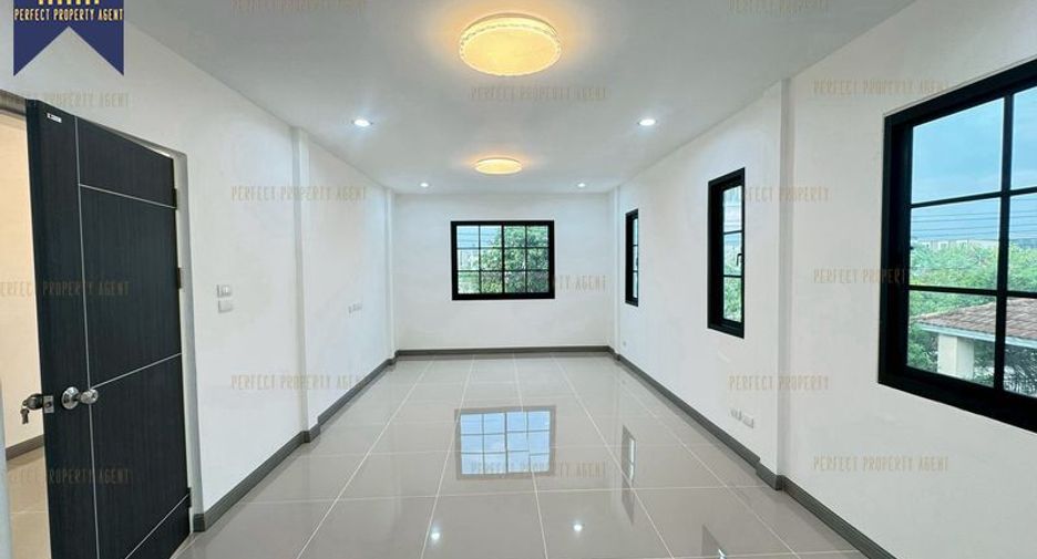 For sale 3 ベッドルーム house in Bang Phli, Samut Prakan