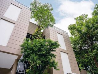Аренда и продажа 5 спальни дом в Хуаи Кхщанг, Бангкок