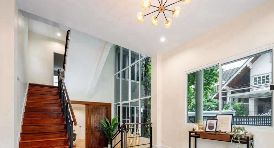 For rent and for sale 5 bedrooms house in Huai Khwang, Bangkok