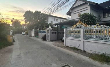 Haus zum Kauf mit 4 Zimmer in Bang Phli, Samut Prakan