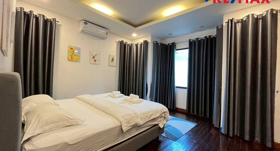 For sale 4 bedrooms house in Bang Lamung, Chonburi