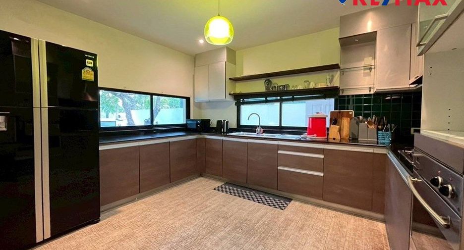 For sale 4 bedrooms house in Bang Lamung, Chonburi
