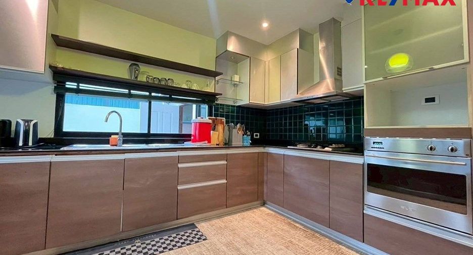 For sale 4 bedrooms house in Bang Lamung, Chonburi