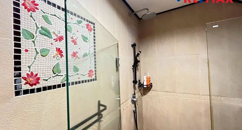 For sale 4 bedrooms house in Bang Lamung, Chonburi