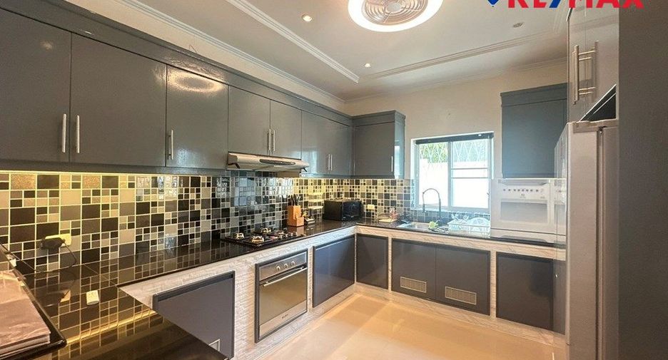 For rent 4 bedrooms house in Bang Lamung, Chonburi