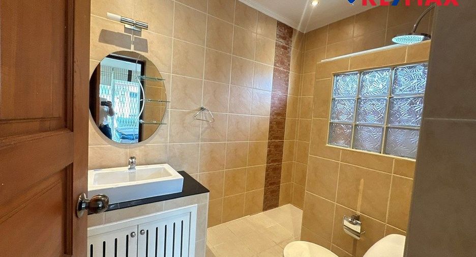For rent 4 bedrooms house in Bang Lamung, Chonburi