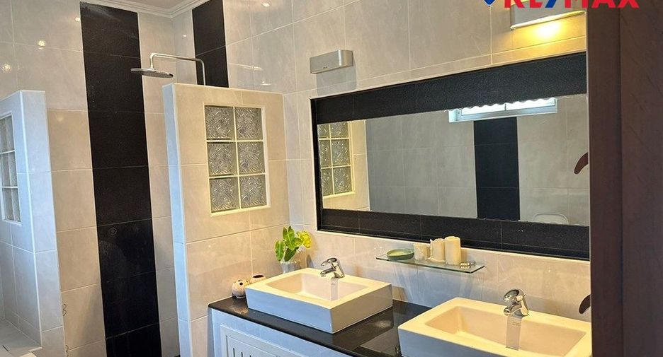 For rent 4 bedrooms house in Bang Lamung, Chonburi