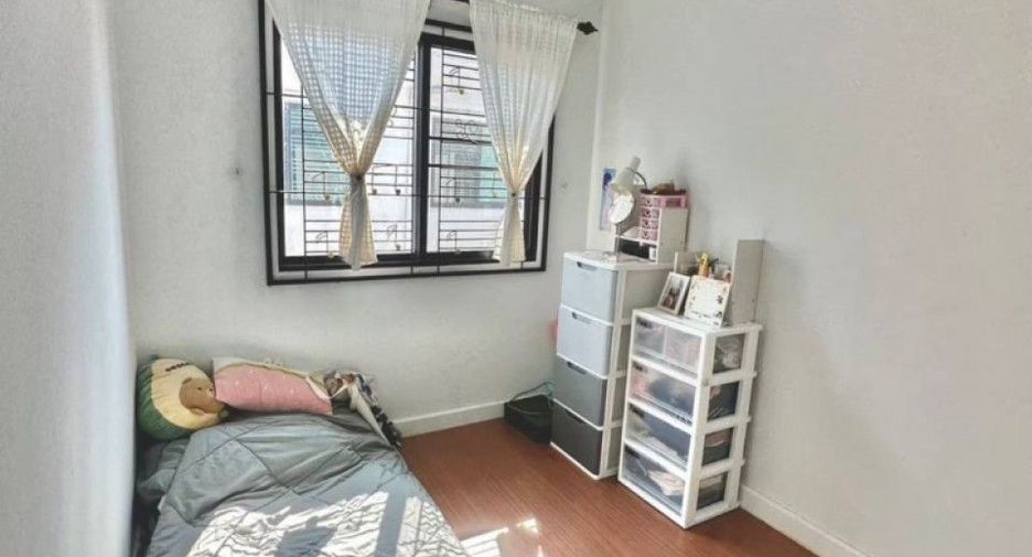 For sale 3 bedrooms townhouse in Mueang Chachoengsao, Chachoengsao